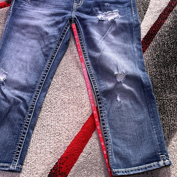 Ladies Miss Me Signature Cuffed Capri - Picture 6 of 8